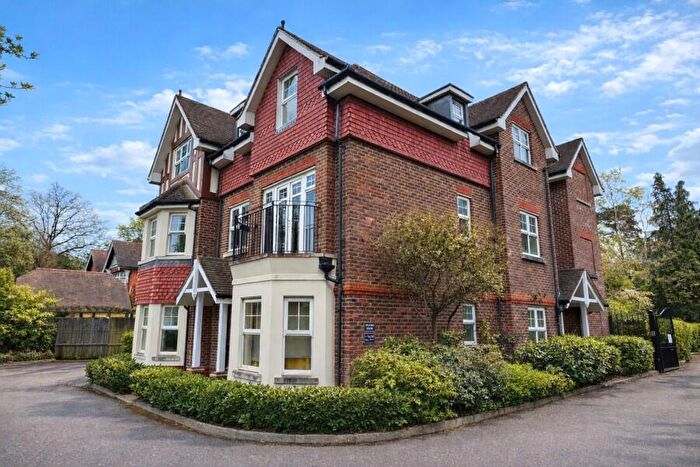 2 Bedroom Apartment To Rent In Woking, Surrey, GU22