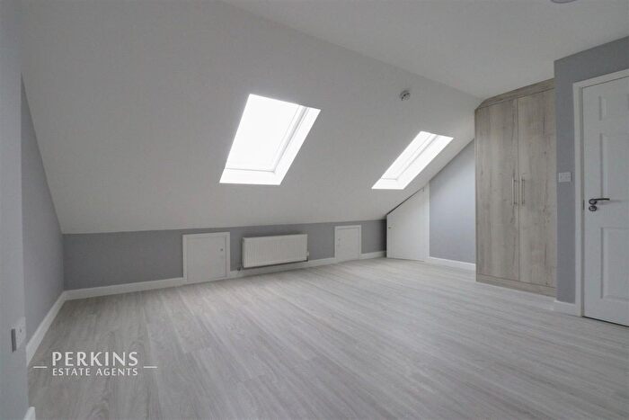 Studio To Rent In Longhook Gardens, Northolt, UB5