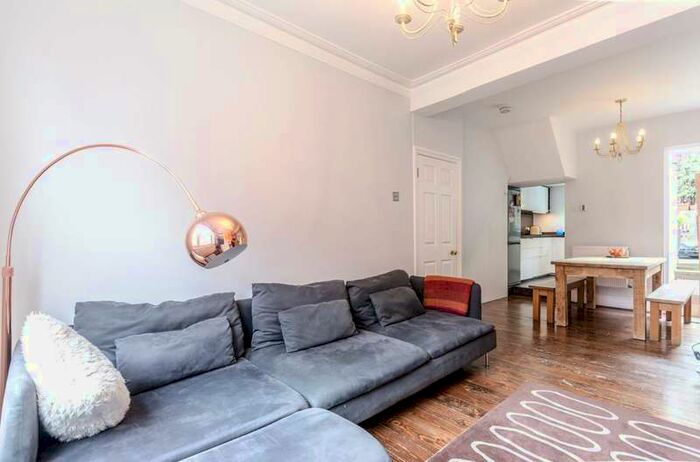 3 Bedroom Terraced House To Rent In Whistler Street, Highbury, N5