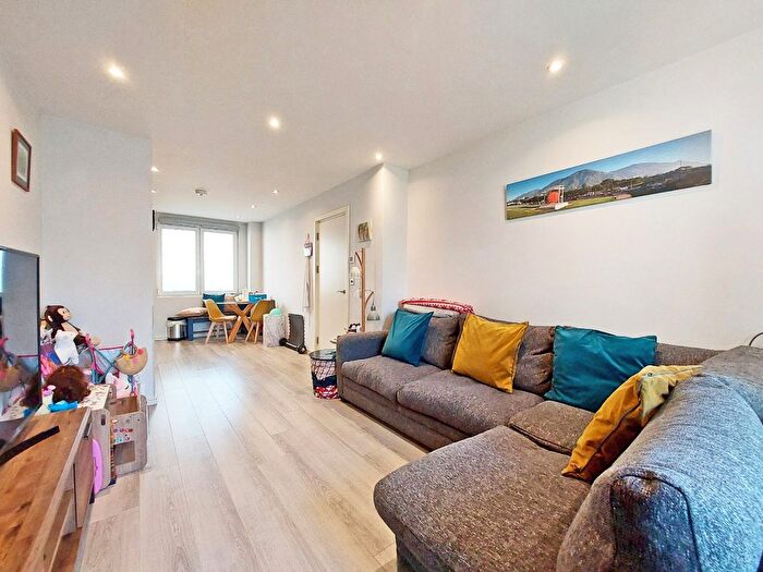 1 Bedroom Flat For Sale In Roxborough Avenue, Harrow, Greater London, HA1