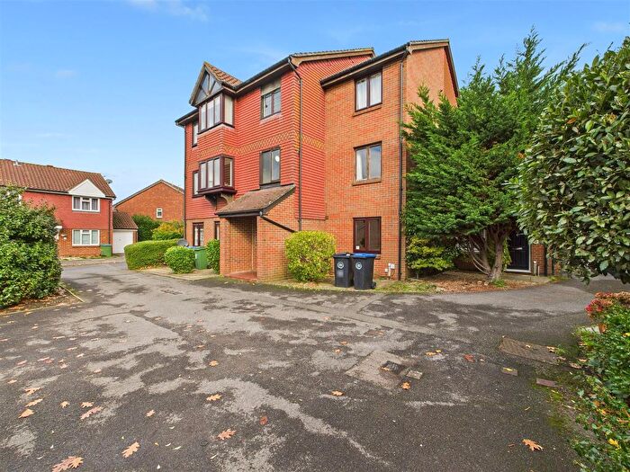 2 Bedroom Flat For Sale In Shaw Drive, Walton-On-Thames, KT12