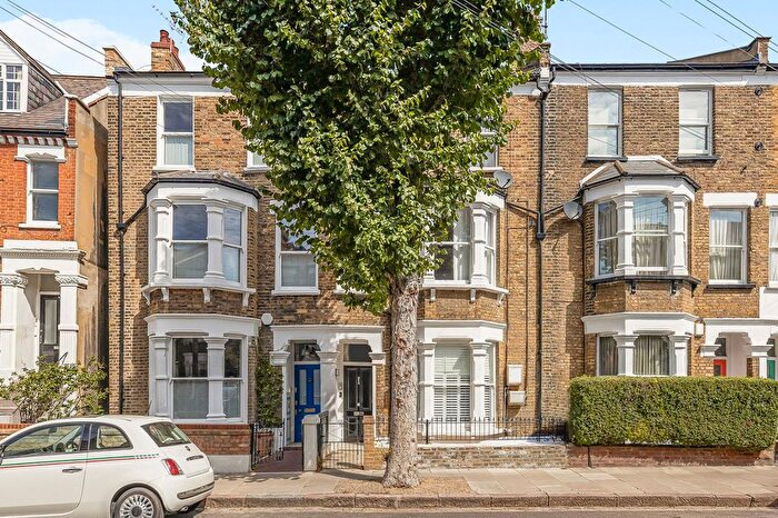 3 Bedroom Flat For Sale In Witherington Road, Islington, N5