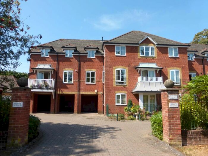 2 Bedroom Flat To Rent In Salisbury Road, Fordingbridge, SP6