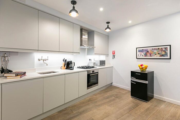 1 Bedroom Flat To Rent In Rathbone Place, London, W1T