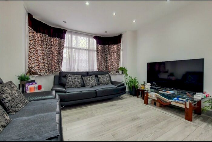 3 Bedroom Semi-Detached House To Rent In Evelyn Avenue, London, NW9