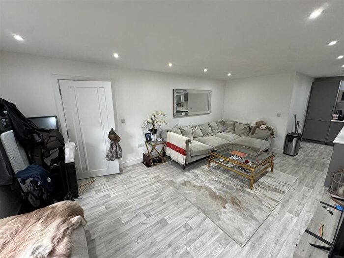 2 Bedroom Flat To Rent In Alpha Cottage, Lloyd Place, Ware, SG12