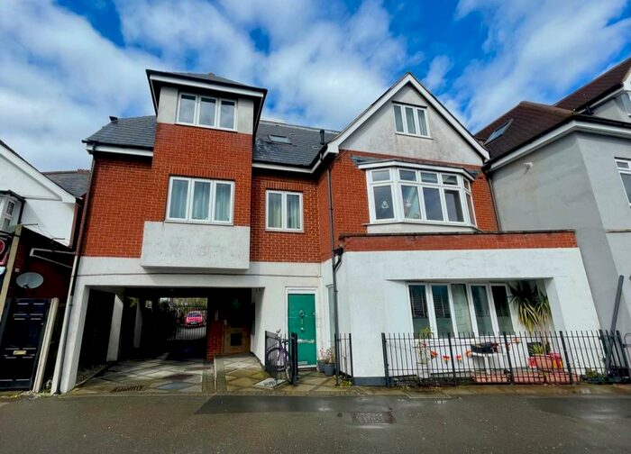2 Bedroom Apartment To Rent In Hatfield Road, St. Albans, AL1