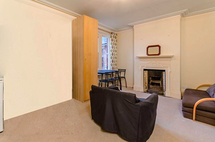 2 Bedroom Flat For Sale In York Road, Guildford, GU1