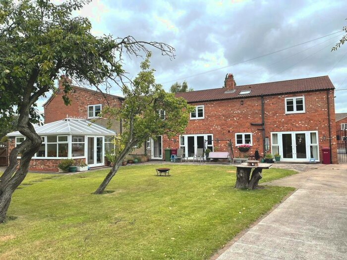 6 Bedroom Detached House For Sale In Brigg Road, Messingham, Scunthorpe, DN17