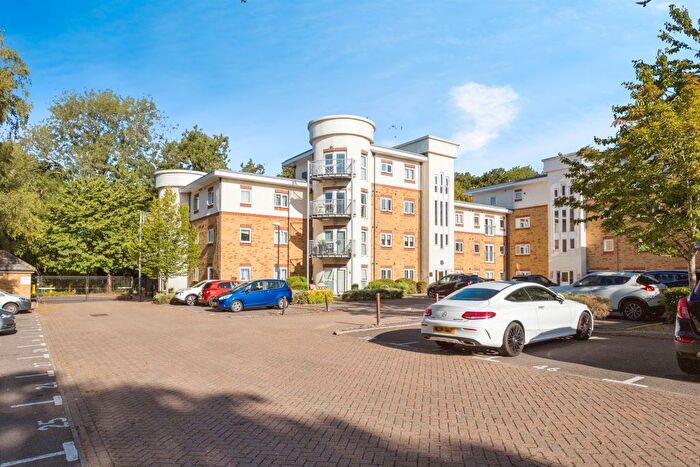 2 Bedroom Flat For Sale In Rathlin Road, Crawley, RH11