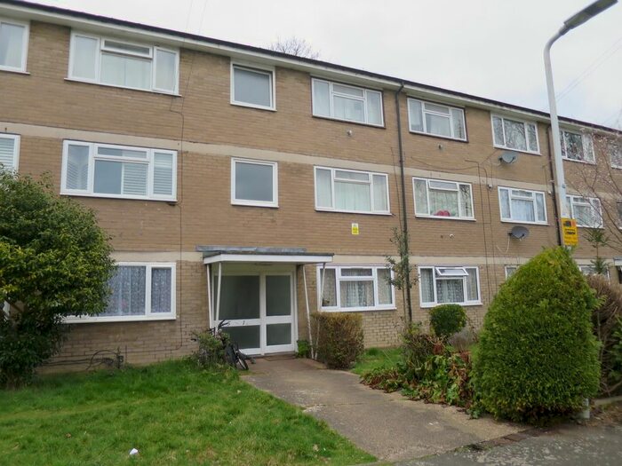 2 Bedroom Flat To Rent In Parsonage Close, Hayes, UB3