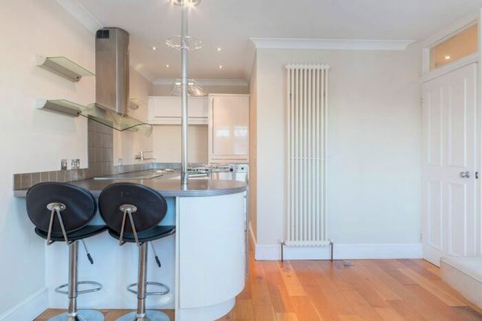 1 Bedroom Flat To Rent In Sinclair Road, Brook Green, London, W14