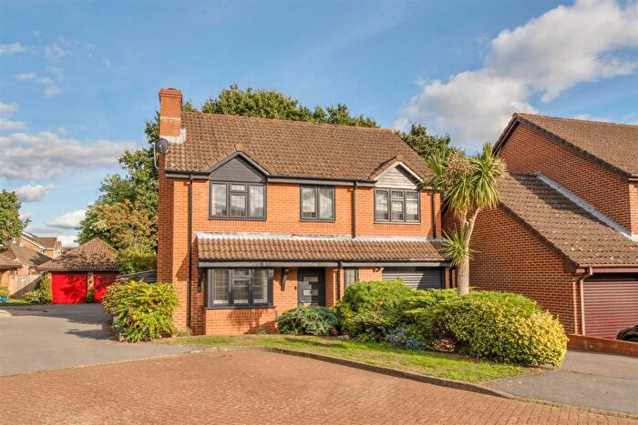 5 Bedroom Detached House For Sale In Wayfarer Close, Warsash, SO31
