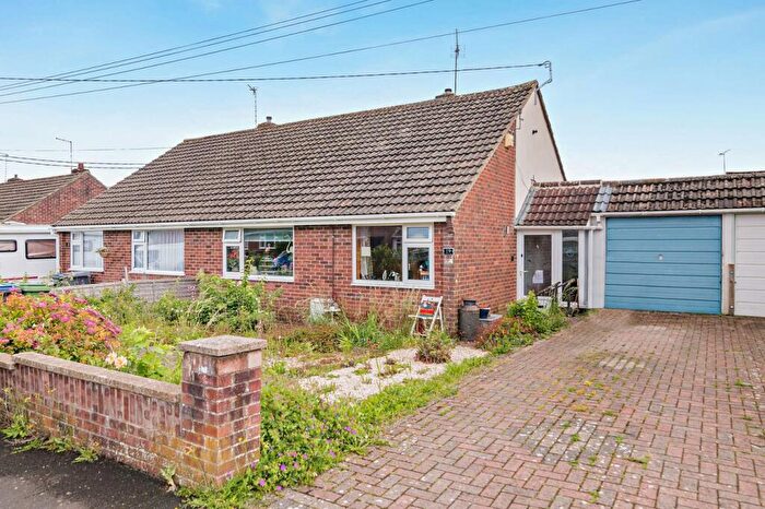 2 Bedroom Bungalow For Sale In Maddocks Hill, Warminster, BA12