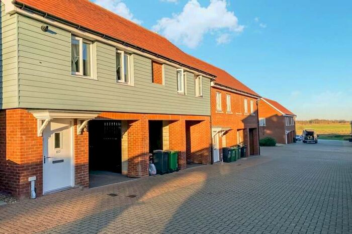 2 Bedroom Flat To Rent In Weavers Close, Eastbourne, BN21