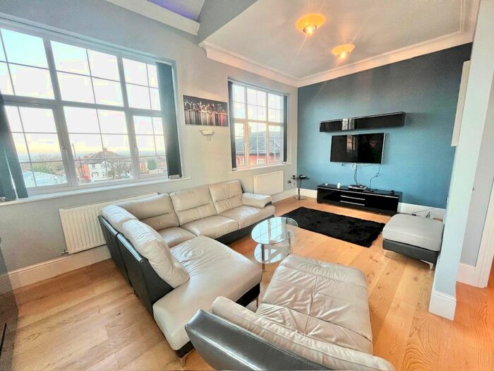 3 Bedroom Flat To Rent In Hartsbridge Road, Oakengates, TF2