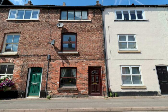 3 Bedroom Town House To Rent In Catherine Street, Macclesfield, SK11
