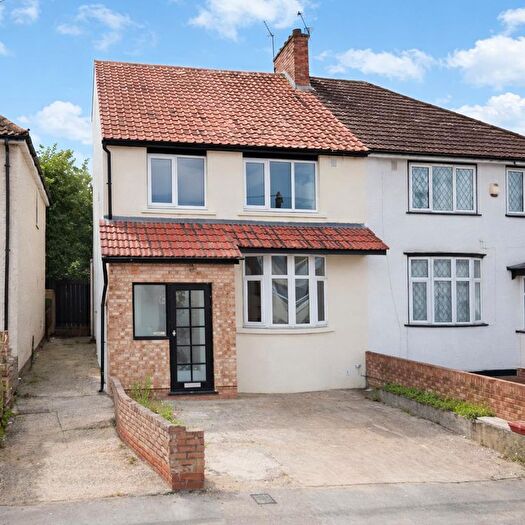 Studio To Rent In Bishops Road, Hayes, UB3