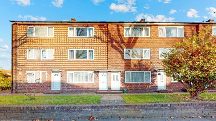 2 Bedroom Maisonette For Sale In Boston Road, London, W7