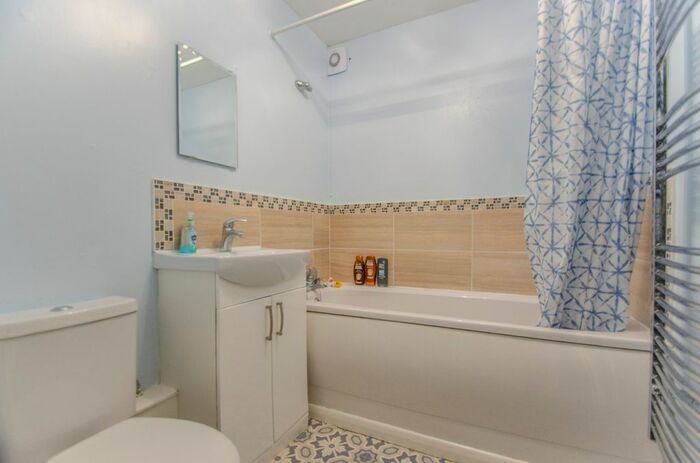 1 Bedroom Flat To Rent In Wedgewood Road, Hitchin, Hertfordshire SG4