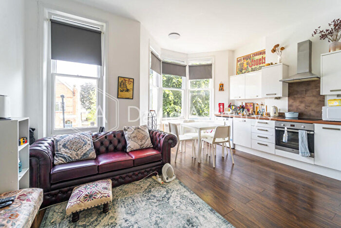 1 Bedroom Apartment To Rent In Ossian Road, Couch End, London, N4