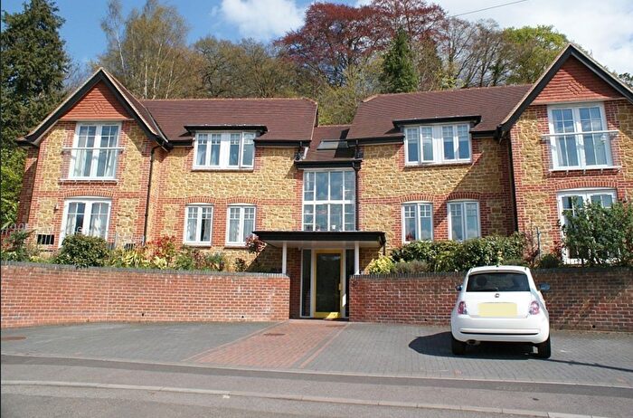 2 Bedroom Flat To Rent In Grove Road, Godalming, GU7
