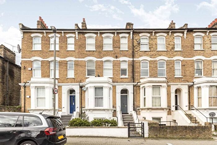 2 Bedroom Flat To Rent In Balham Grove, London, SW12