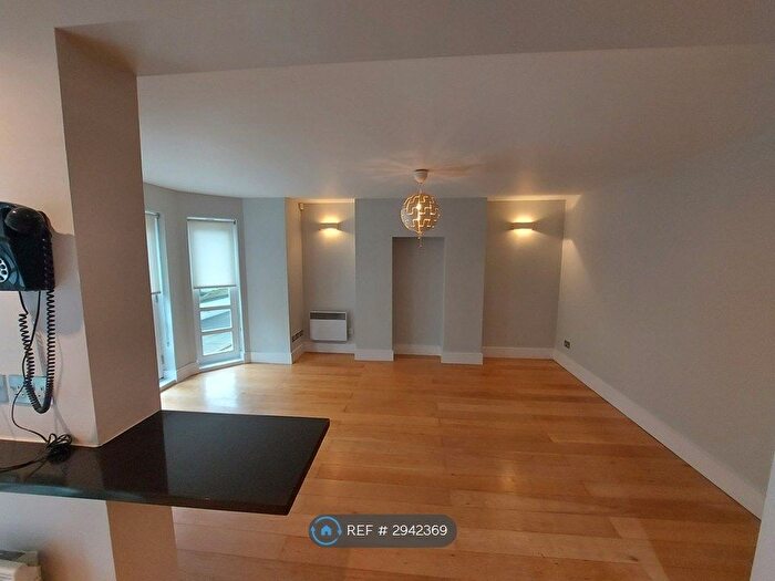 2 Bedroom Flat To Rent In Cranbourne Road, Manchester, M21