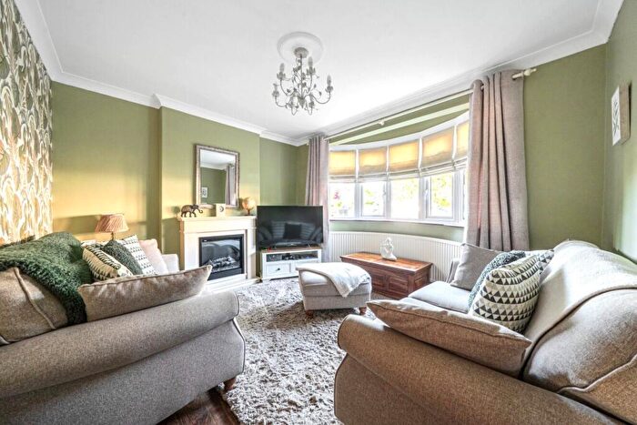 4 Bedroom Semi Detached House For Sale In Churston Drive, Morden, SM4