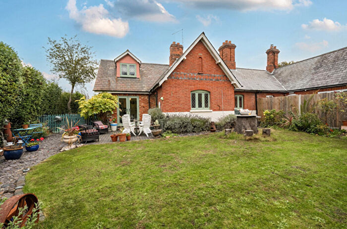 4 Bedroom Semi-Detached House For Sale In Cricket Hill, Finchampstead, Wokingham, Berkshire, RG40