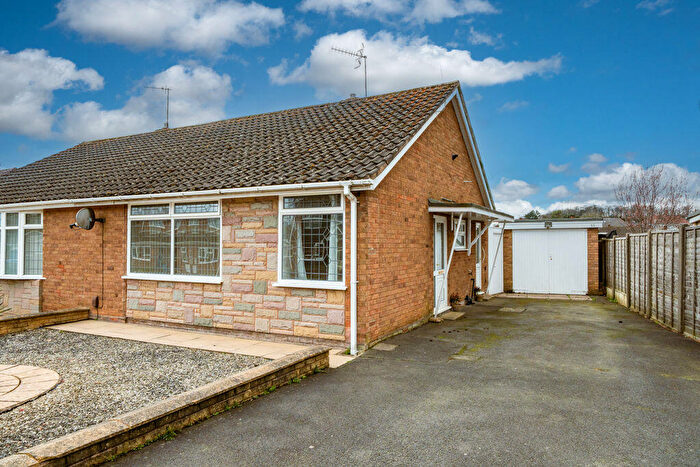 2 Bedroom Semi-Detached Bungalow For Sale In Fairlawn Drive, Kingswinford, DY6