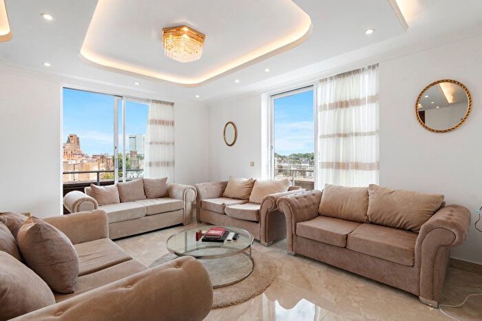 3 Bedroom Flat To Rent In Earls Court Road, Earls Court, SW5