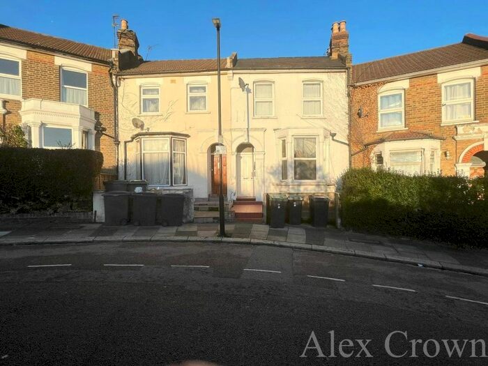 Studio To Rent In St. Albans Crescent, London N22