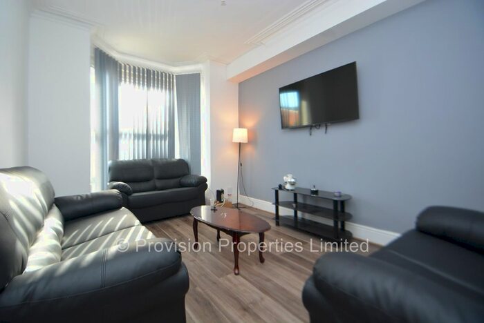 6 Bedroom Terraced House To Rent In Ashville View, Hyde Park, Leeds, LS6