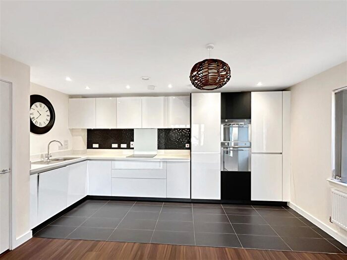 2 Bedroom Flat To Rent In Addenbrookes Road, Trumpington, Cambridge, CB2