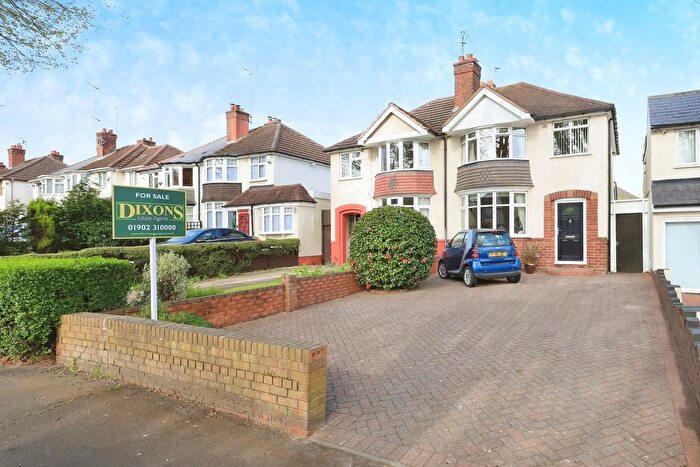 3 Bedroom Semi-Detached House For Sale In Warstones Road, Penn, Wolverhampton, West Midlands, WV4