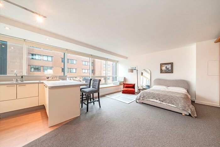 Studio To Rent In Grosvenor Road, Pimlico, SW1V