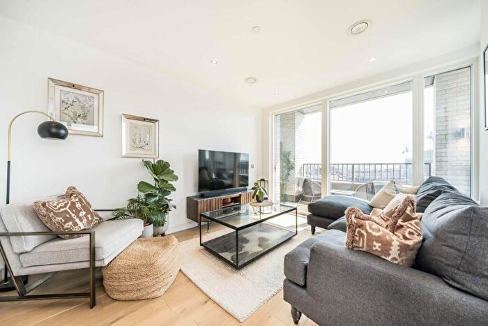 2 Bedroom Flat For Sale In Grant Road, Clapham, SW11