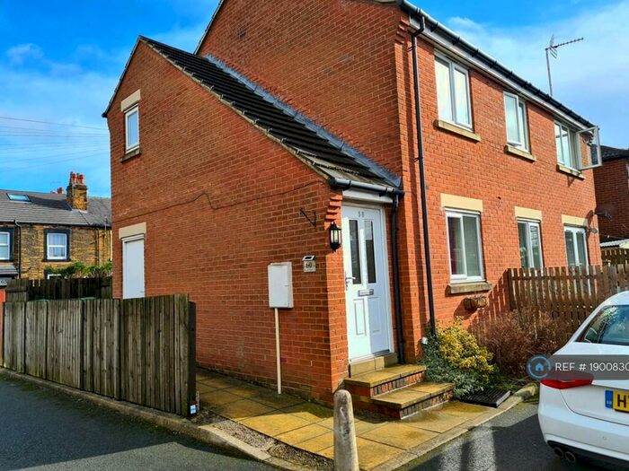 2 Bedroom Flat To Rent In Springfield Road, Morley, Leeds, LS27