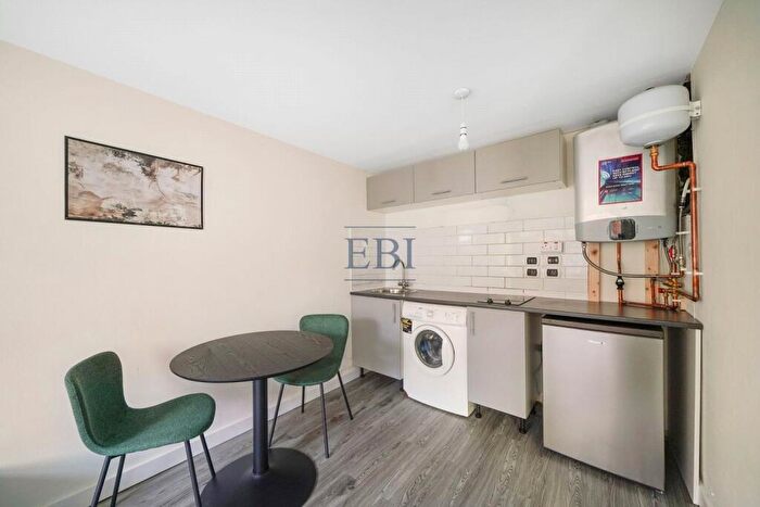 Studio To Rent In Hermitage Lane, Woodside Green, South Norwood, SE25