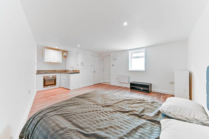 End Terrace House To Rent In Silverleigh Road, Mitcham, Thornton Heath, CR7