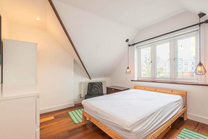 3 Bedroom Flat To Rent In Finchley Road, Hampstead, London, NW3