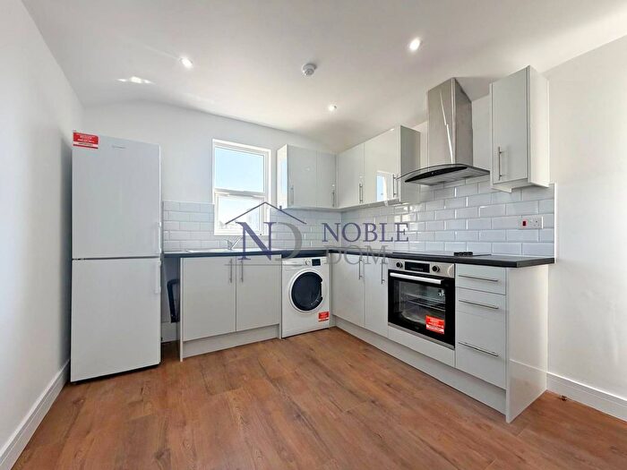 Studio To Rent In Hanworth Road, Hounslow, TW3