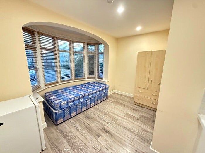 Studio To Rent In Rydal Crescent, Perivale, UB6