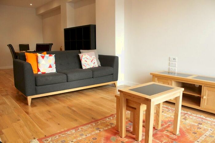 3 Bedroom Town House To Rent In Spindle Mews, New Islington, M4