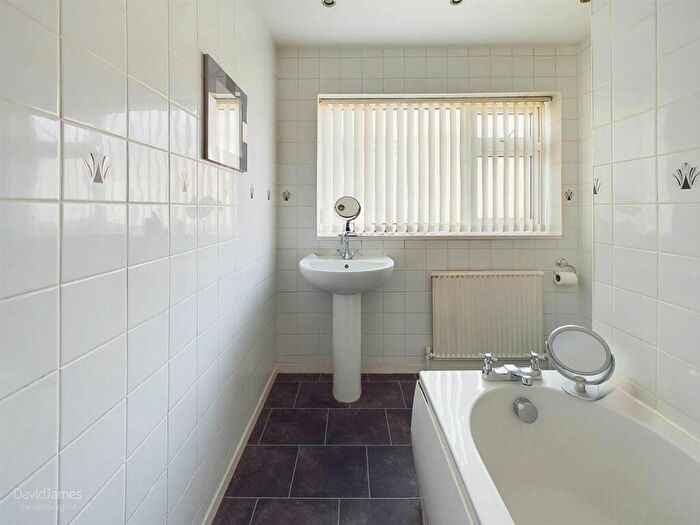 3 Bedroom Detached House For Sale In Dale Farm Avenue, Sneinton, Nottingham, NG3