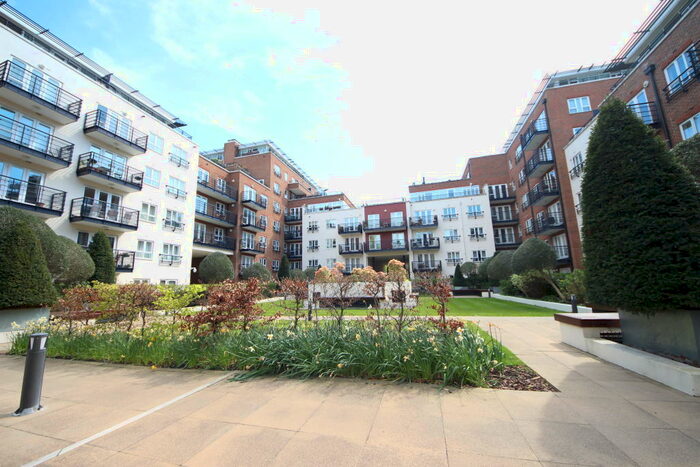 1 Bedroom Flat To Rent In Royal Quarter, KT2