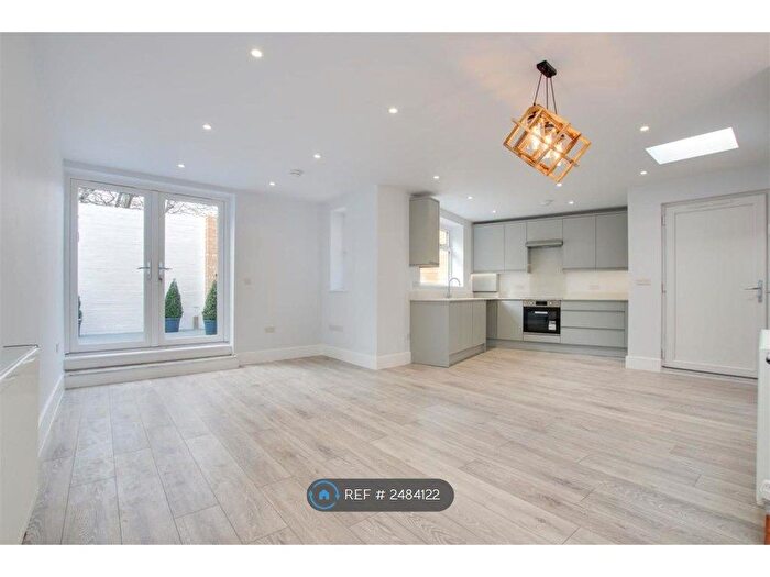 2 Bedroom Detached House To Rent In Gladbeck Way, Enfield, EN2