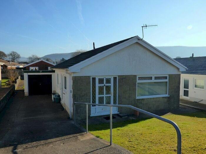 3 Bedroom Bungalow To Rent In Kingrosia Park, Clydach, Swansea. SA6