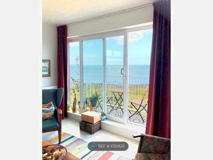 2 Bedroom Flat To Rent In Cliftonville Court, CT9